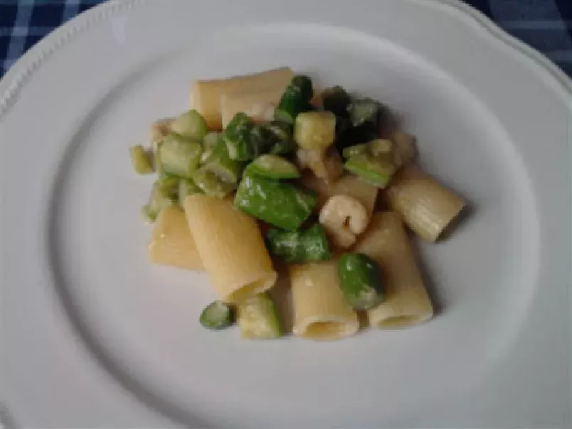 Rigatoni con gamberi asparagi e zucchine, alici al limone, foto 2