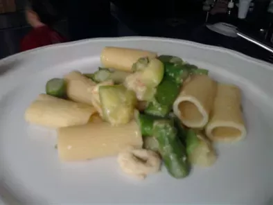 Rigatoni con gamberi asparagi e zucchine, alici al limone, foto 3
