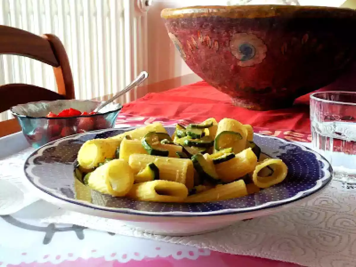 Rigatoni con Zucchine Curry e Cocco