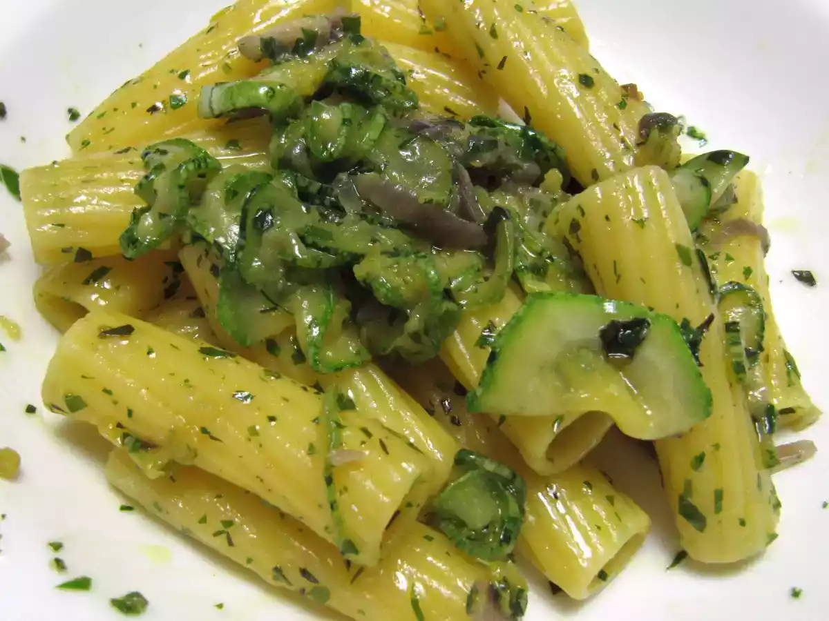 Rigatoni con zucchine e zafferano