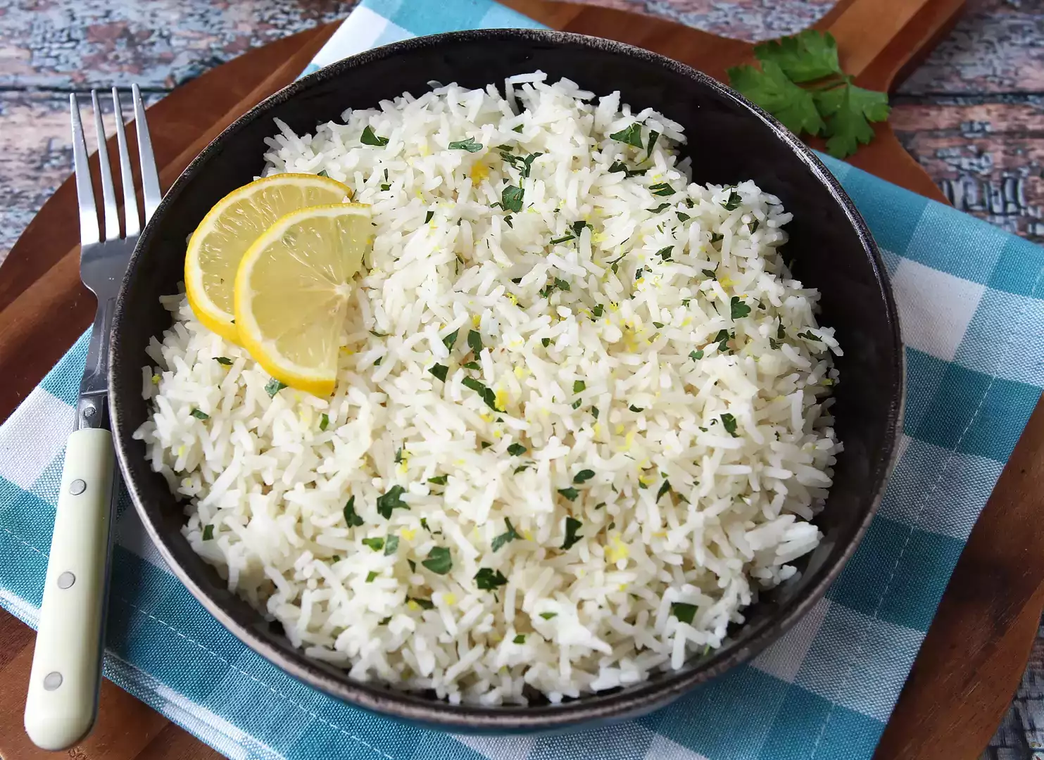 Riso al limone facile: l'accompagnamento perfetto per il pesce!