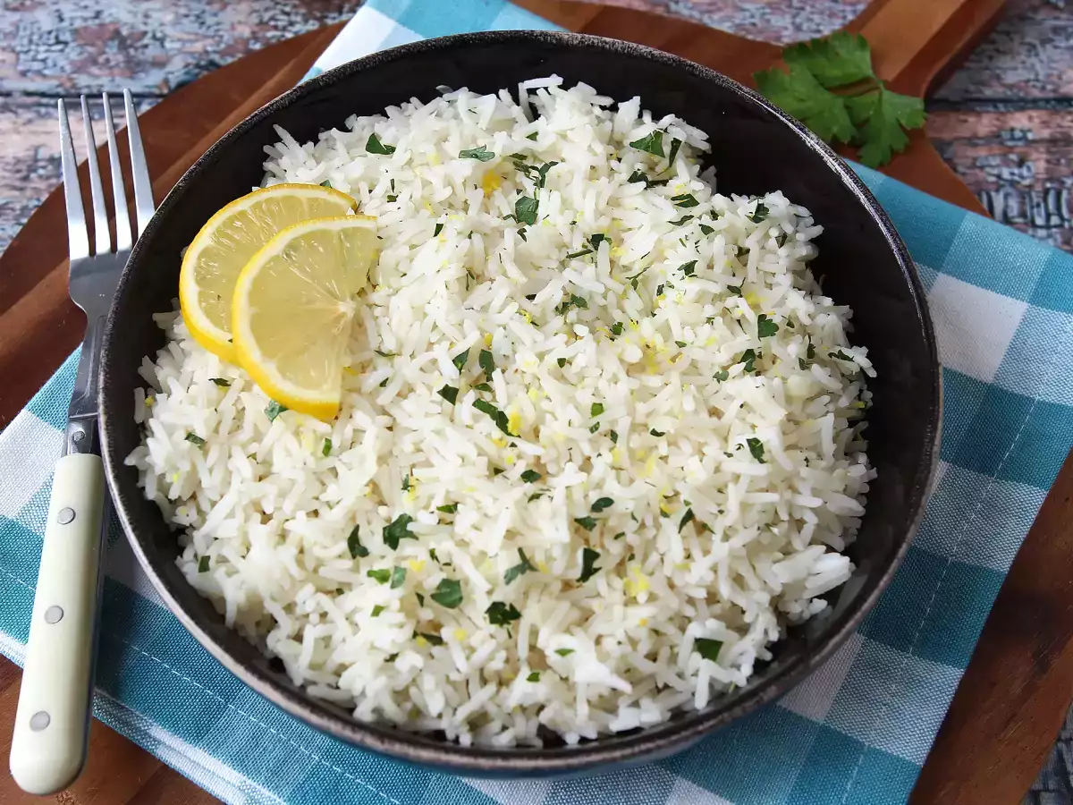 Riso al limone facile: l'accompagnamento perfetto per il pesce!
