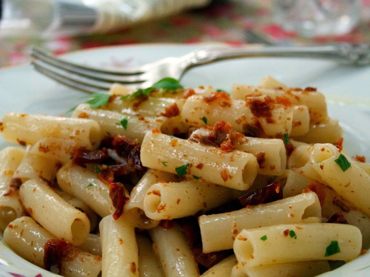 Riso di pasta con bottarga e pomodori secchi