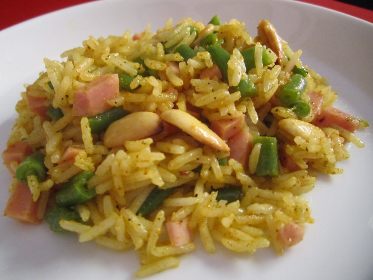 Riso giallo con fagiolini e prosciutto cotto