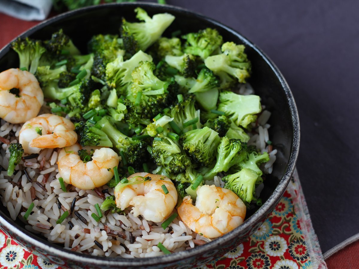 Riso integrale con broccoli e gamberetti, un piatto leggero ed equilibrato - foto 2