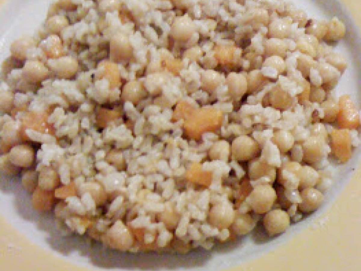 Riso integrale con zucca e ceci