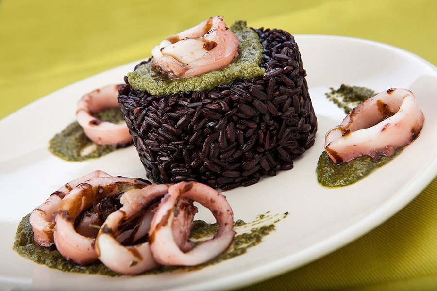 Riso nero con pesto di carciofi e calamari Ricetta Petitchef