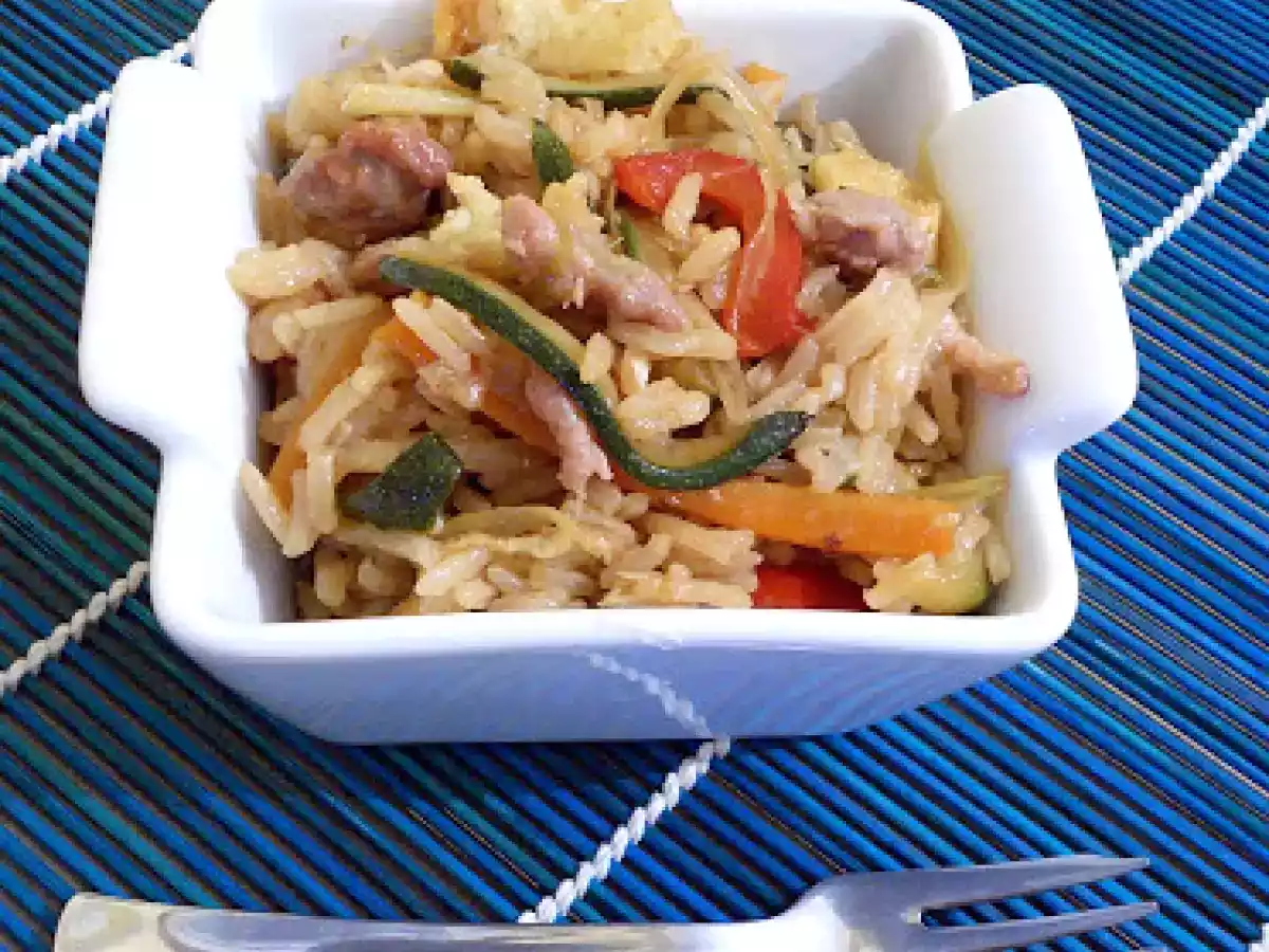 RISO SALTATO CON VERDURE, SALSICCIA E SALSA DI SOIA - foto 2