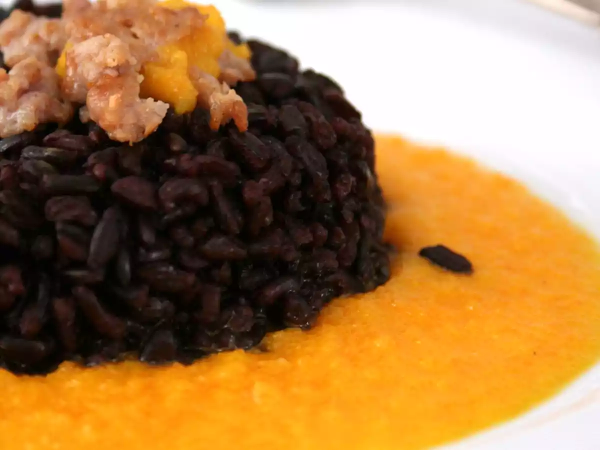 Riso venere con zucca e salsiccia al finocchietto