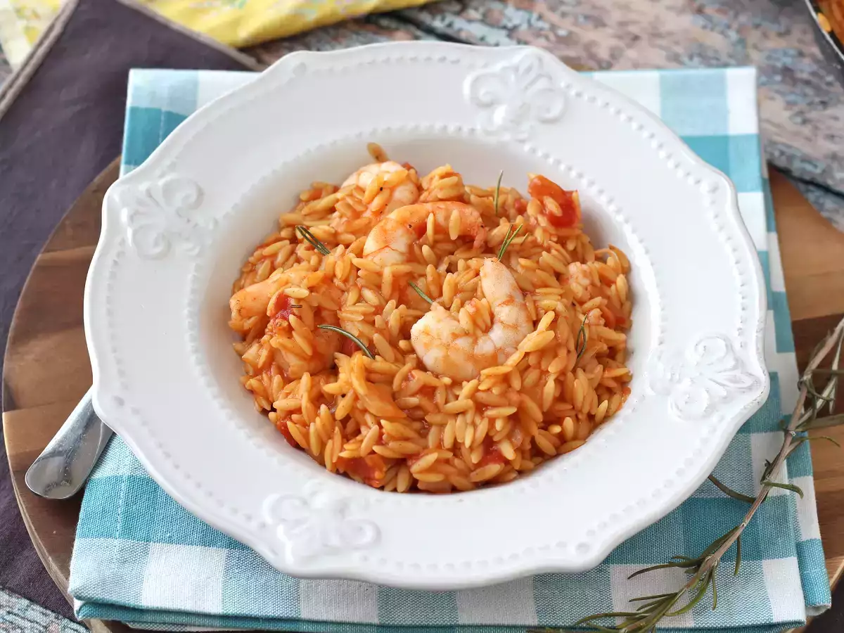 Risoni con pomodori e gamberetti: ricetta cremosa e facile - foto 3