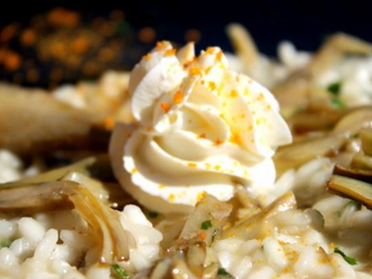 Risotto ai carciofi con mousse di burrata e polvere d'arancia