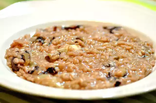 Risotto al brachetto e radicchio, mantecato al gorgonzola