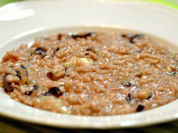 Risotto al brachetto e radicchio, mantecato al gorgonzola