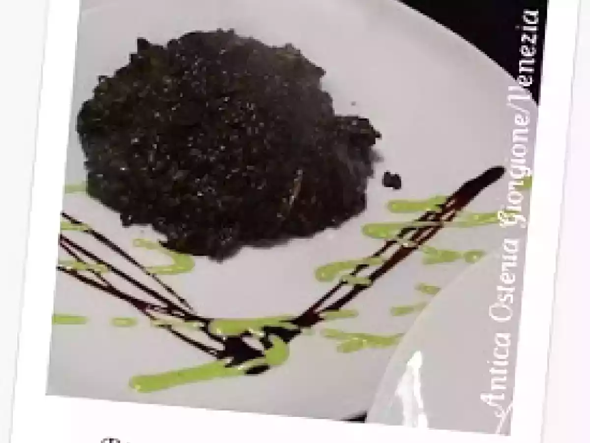 Risotto al nero di seppia dell'Antica Osteria Giorgione (Venezia)