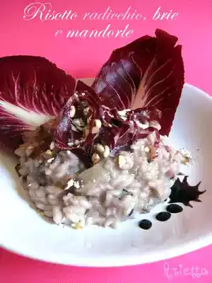 Risotto al radicchio, brie e mandorle