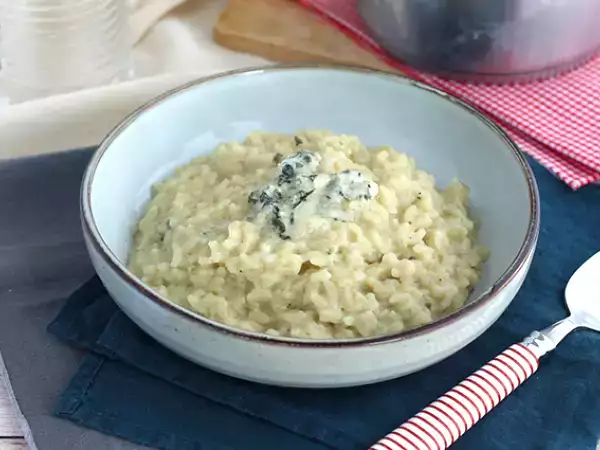 Ricetta Risotto al roquefort: la ricetta cremosa e dal sapore deciso pronta in pochi minuti