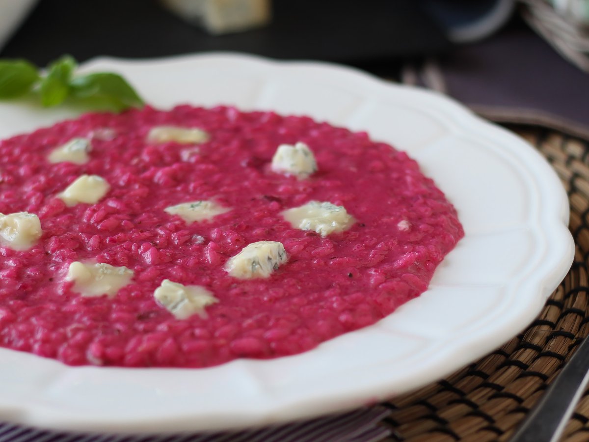 Risotto alla barbabietola e gorgonzola: un’esplosione di colore e sapori intensi - foto 2