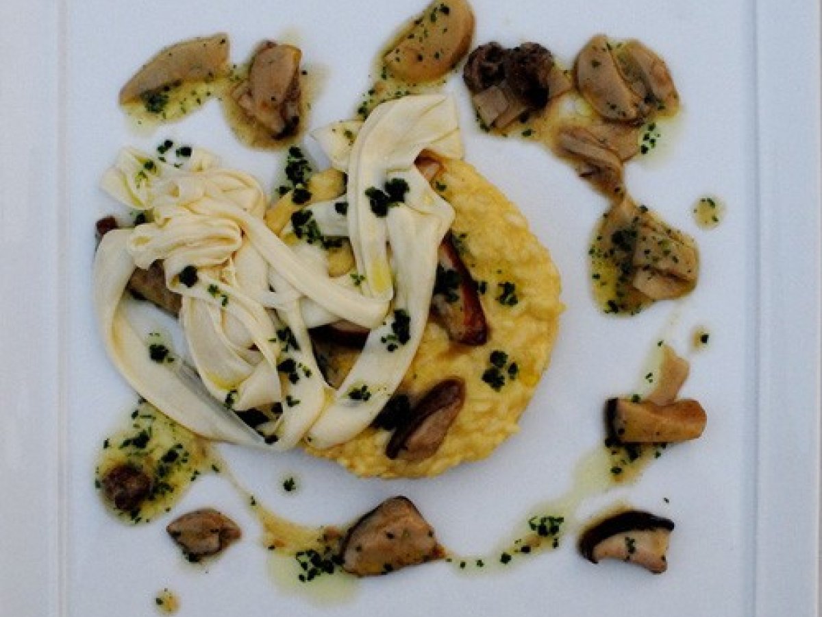 Risotto alla parmigiana, funghi e crema di formaggio