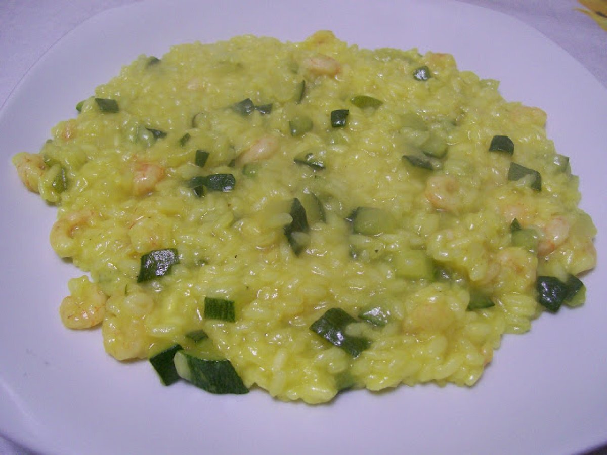 Risotto allo zafferano con zucchine e gamberetti