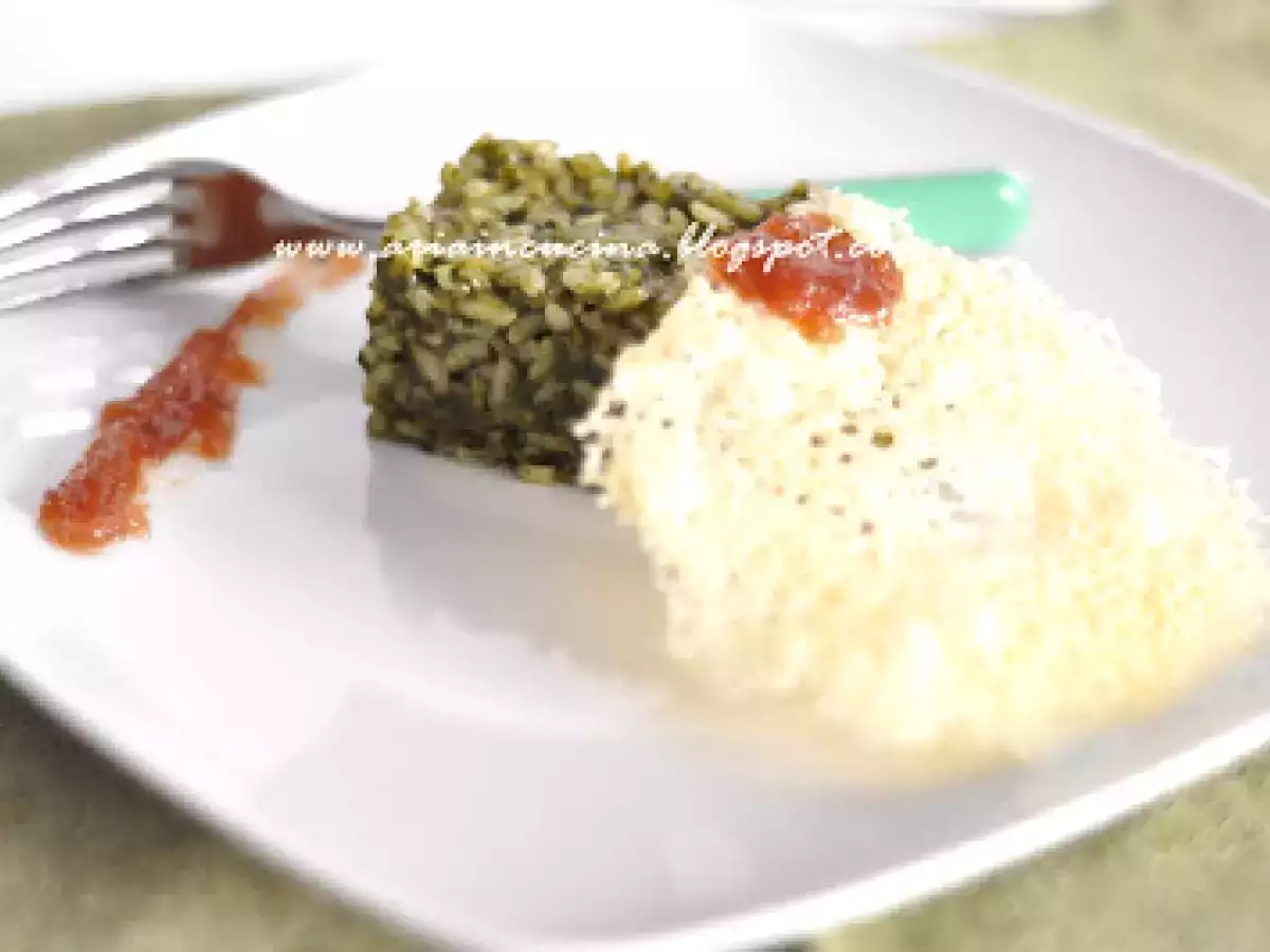 Risotto bietole e gorgonzola con cialdina di parmigiano e salsa alla cipolla - foto 3