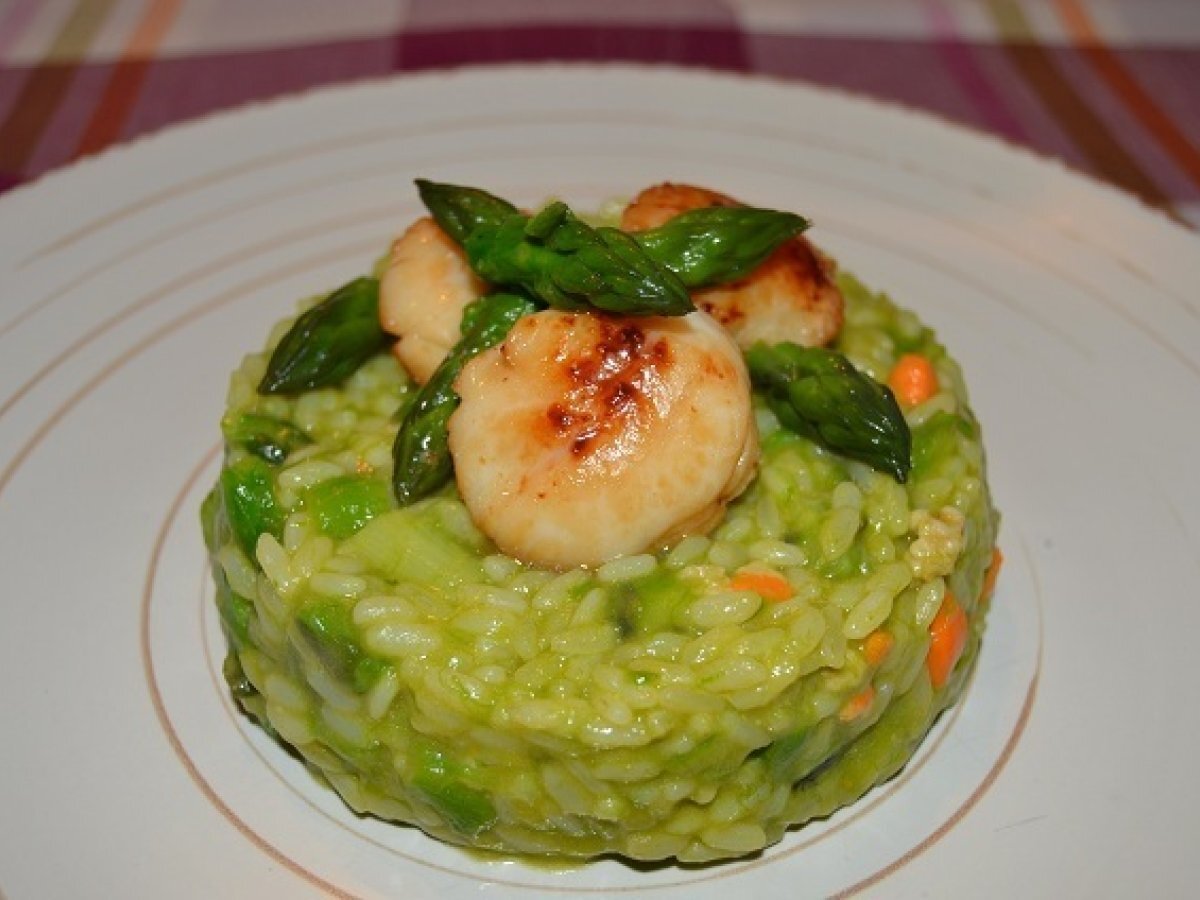 Risotto con asparagi e capesante