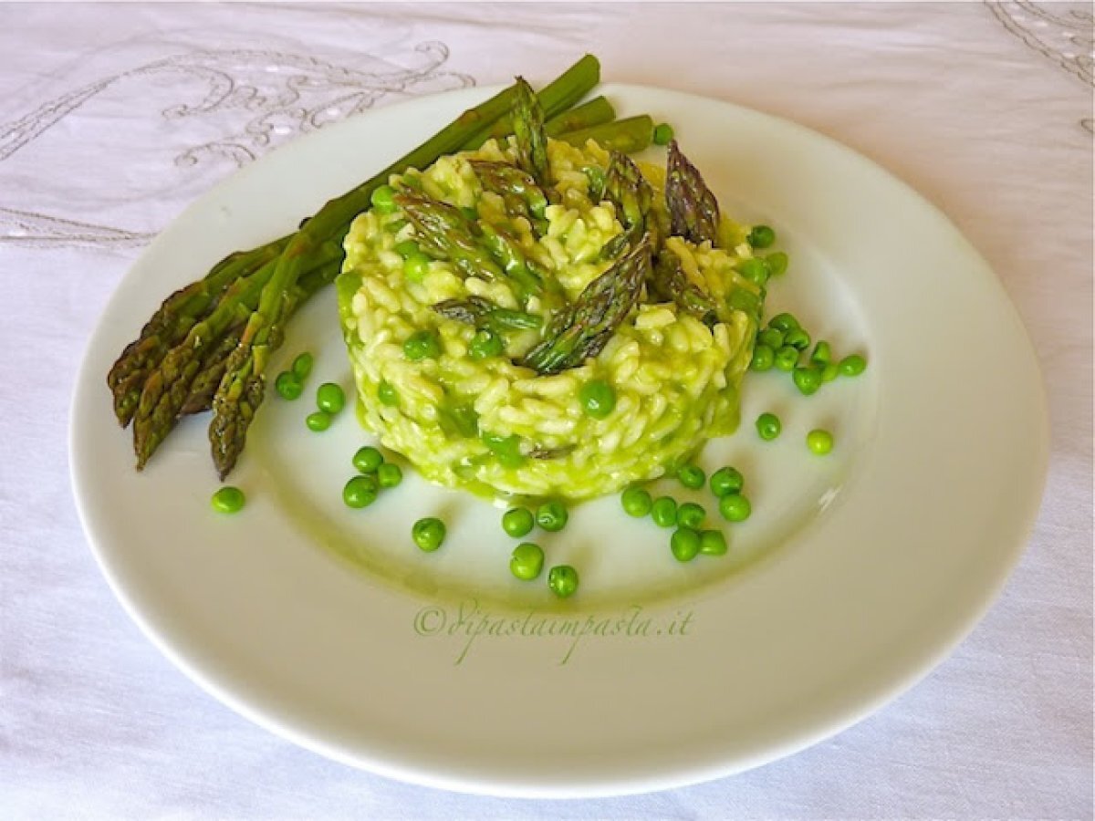 Risotto con asparagi e crema di piselli