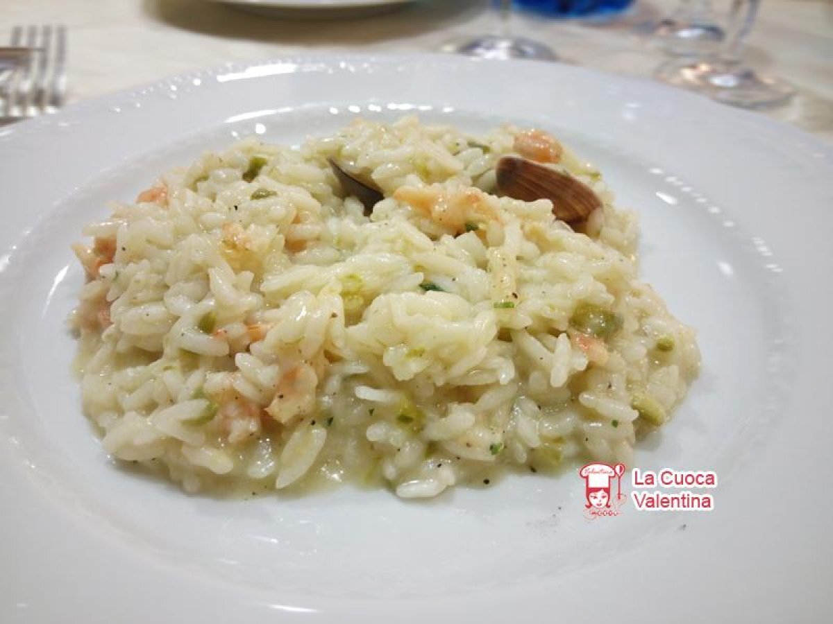 Risotto con asparagi, vongole e gamberetti