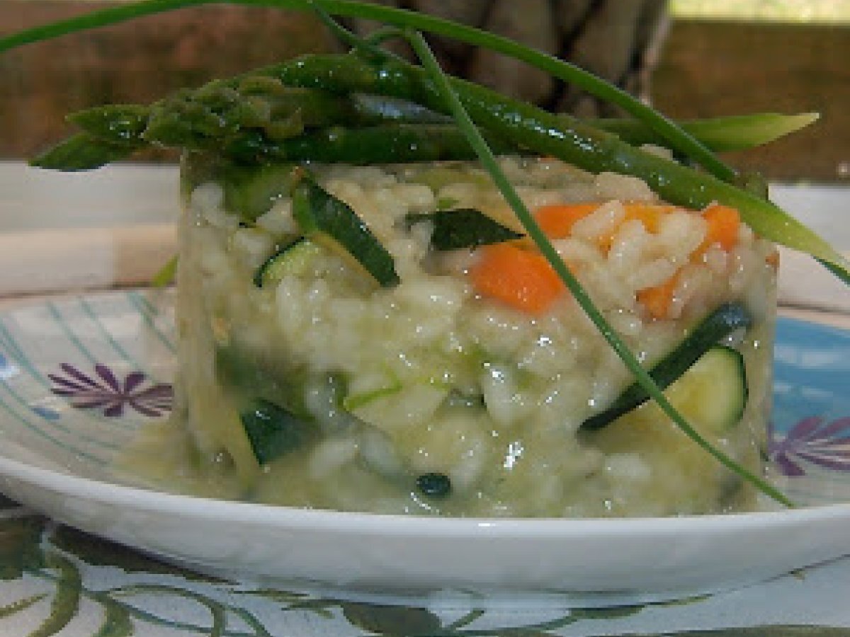 Risotto con asparagi, zucchine e erba cipollina e una piccola parentesi