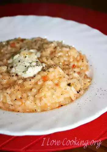 Risotto con cuore di stracchino: cremosità irresistibile in un primo piatto semplice e raffinato