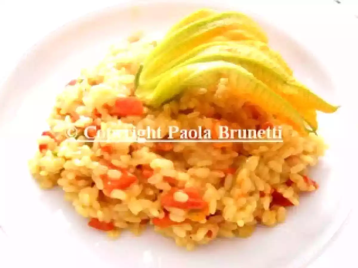 Risotto con fiori di zucchine e peperone rosso