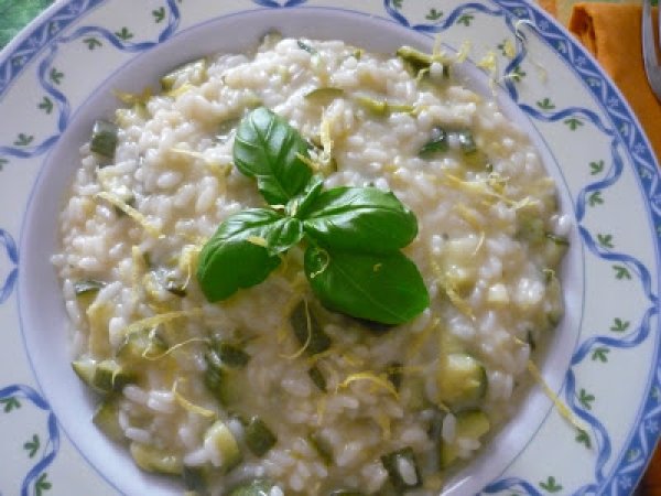 RISOTTO CON LE ZUCCHINE AL PROFUMO DI BASILICO E LIMONE