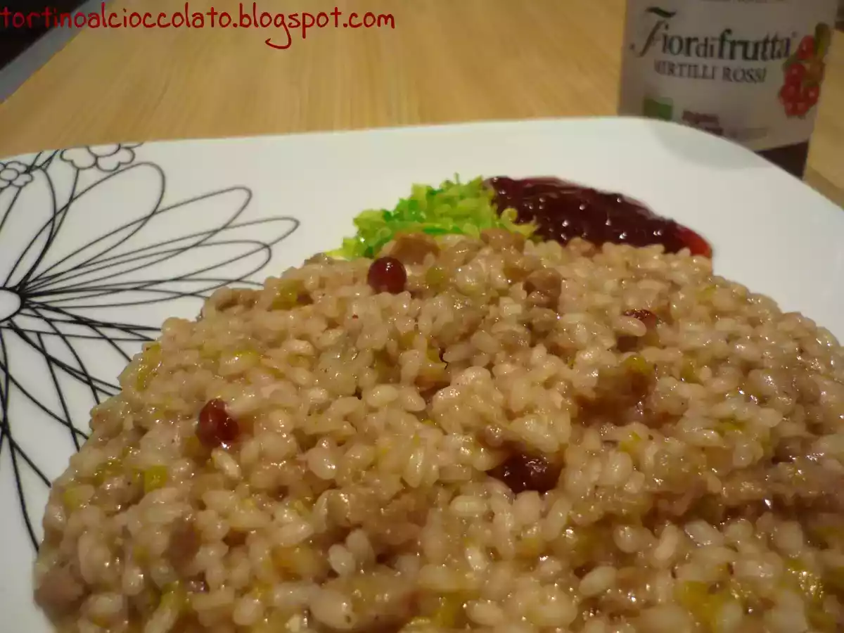 Risotto con salsiccia, porro e marmellata ai mirtilli rossi