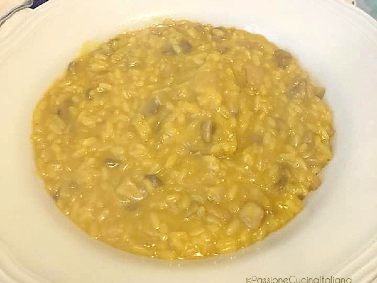 Risotto con zafferano e funghi