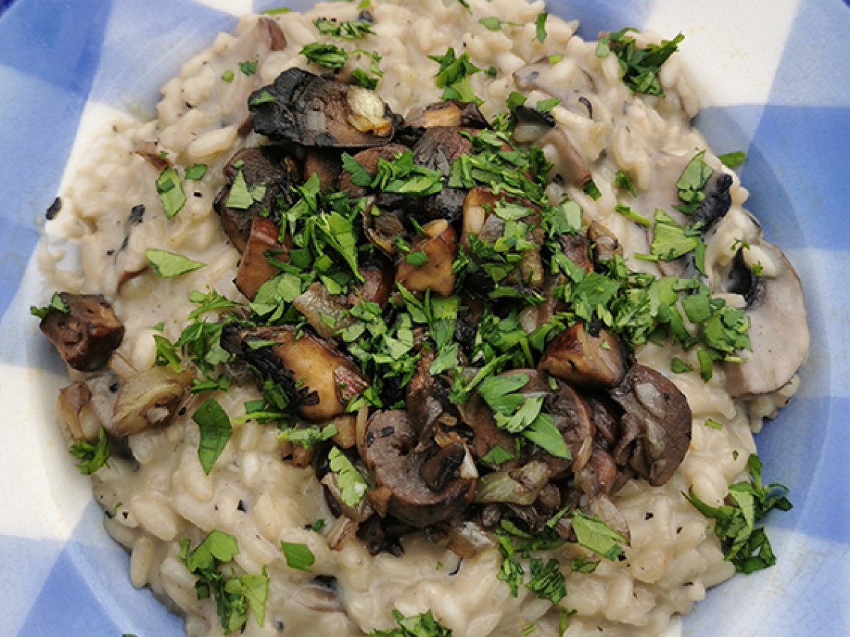 Risotto cremoso ai funghi champignon