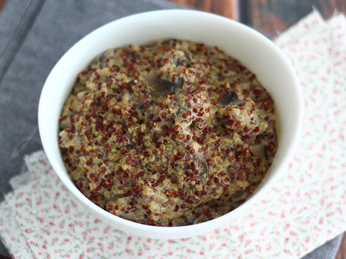 Risotto di quinoa ai funghi, una ricetta vegana facile e saporita - foto 2