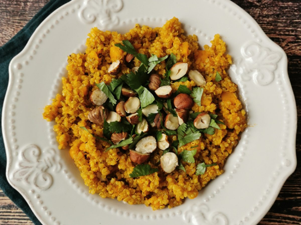 Risotto di Quinoa con zucca, nocciole e coriandolo fresco