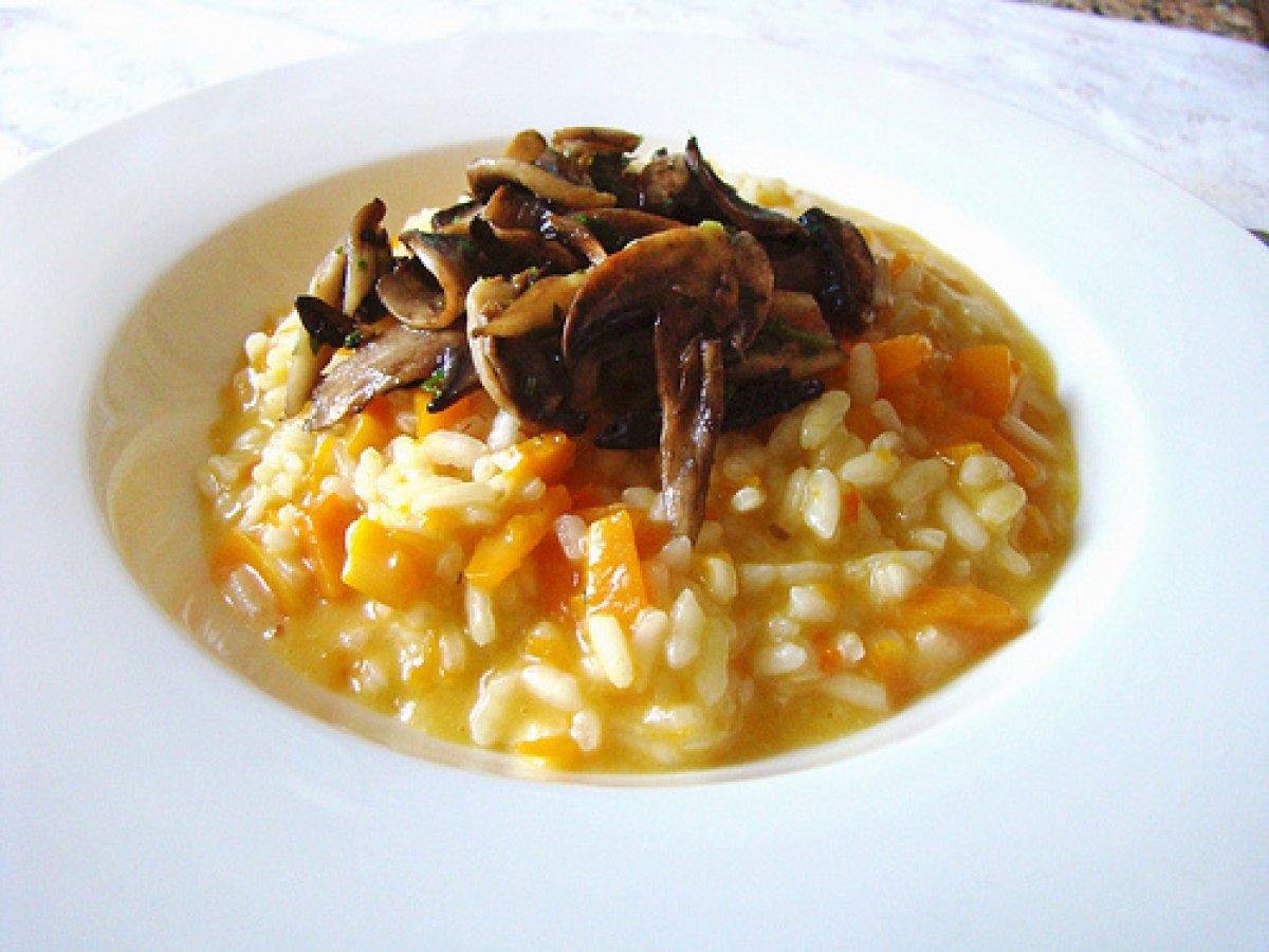 Risotto di zucca con pecorino fresco e funghi saltati