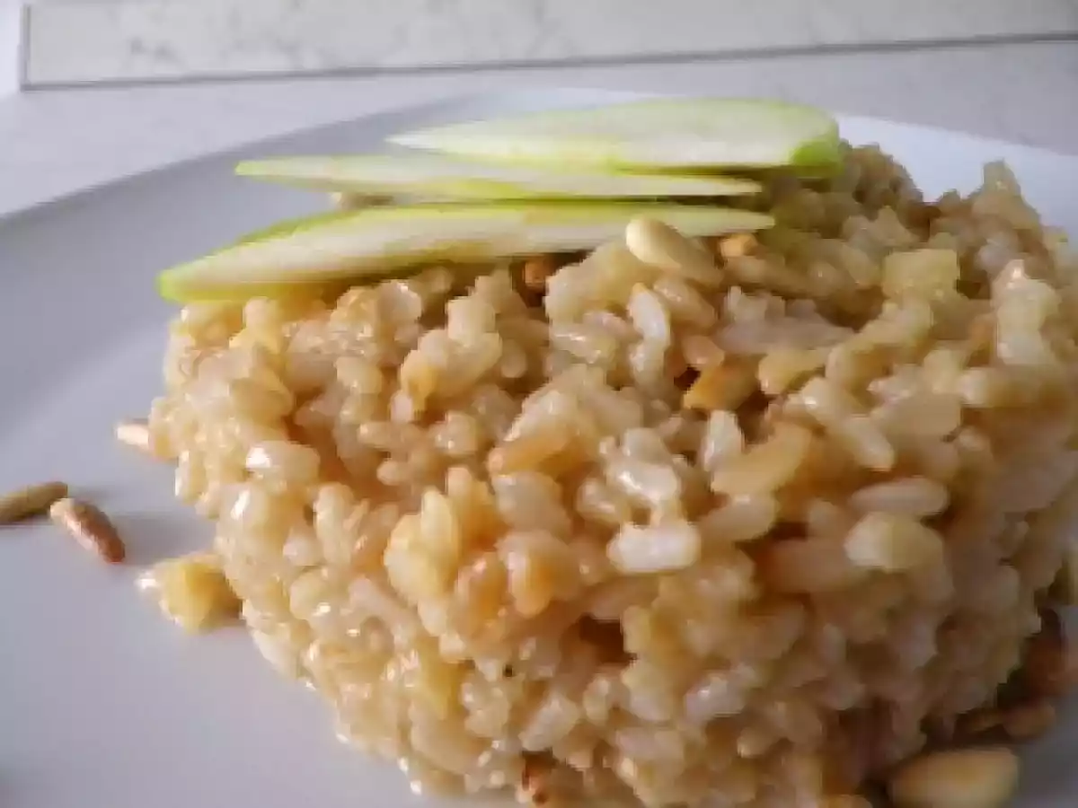 RISOTTO INTEGRALE CON MELE E PINOLI