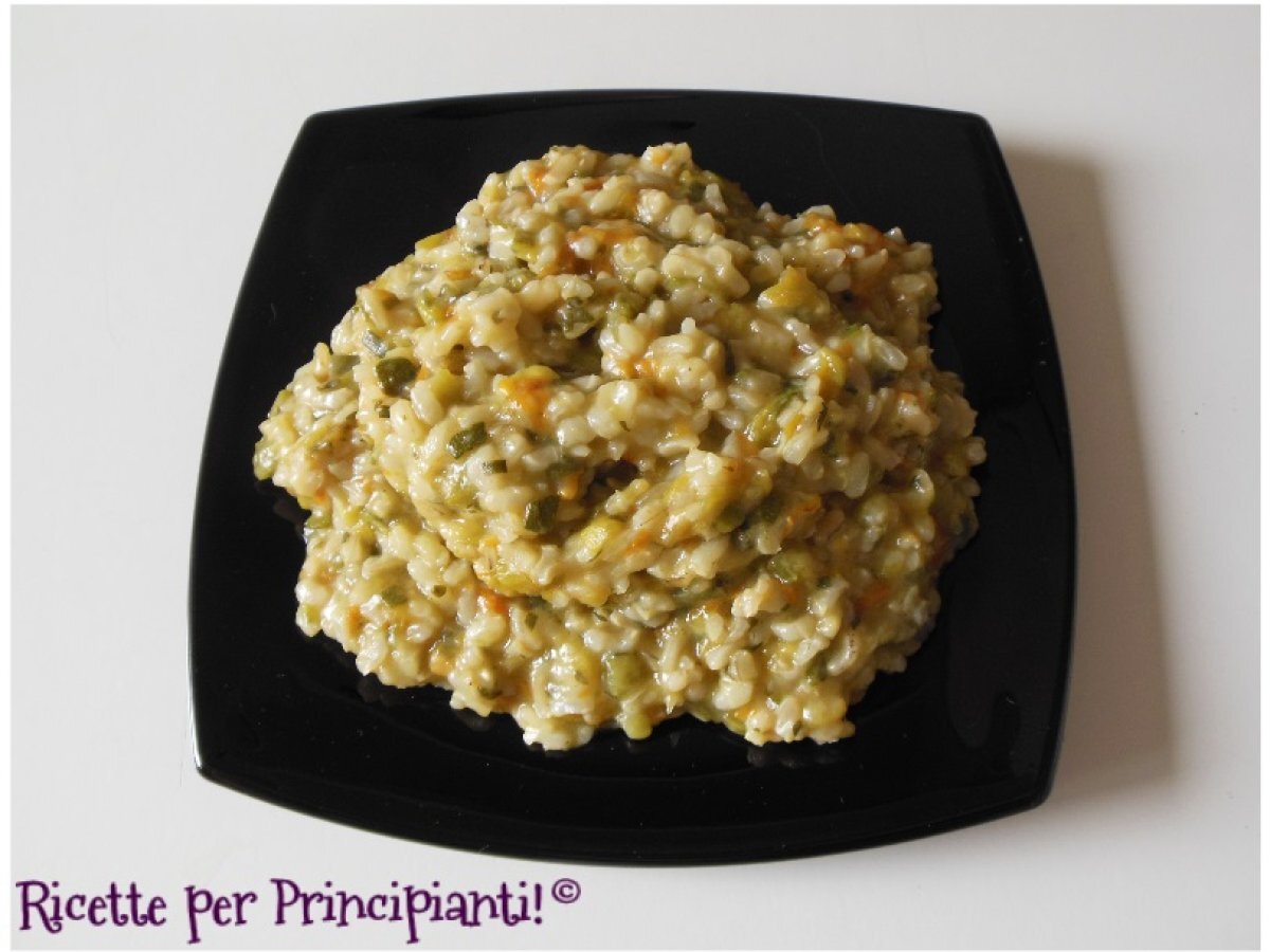 Risotto integrale con zucchine e fiori di zucca (vegano)