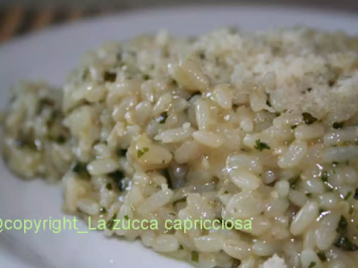 Risotto parmigiano con pesto basilico e piselli