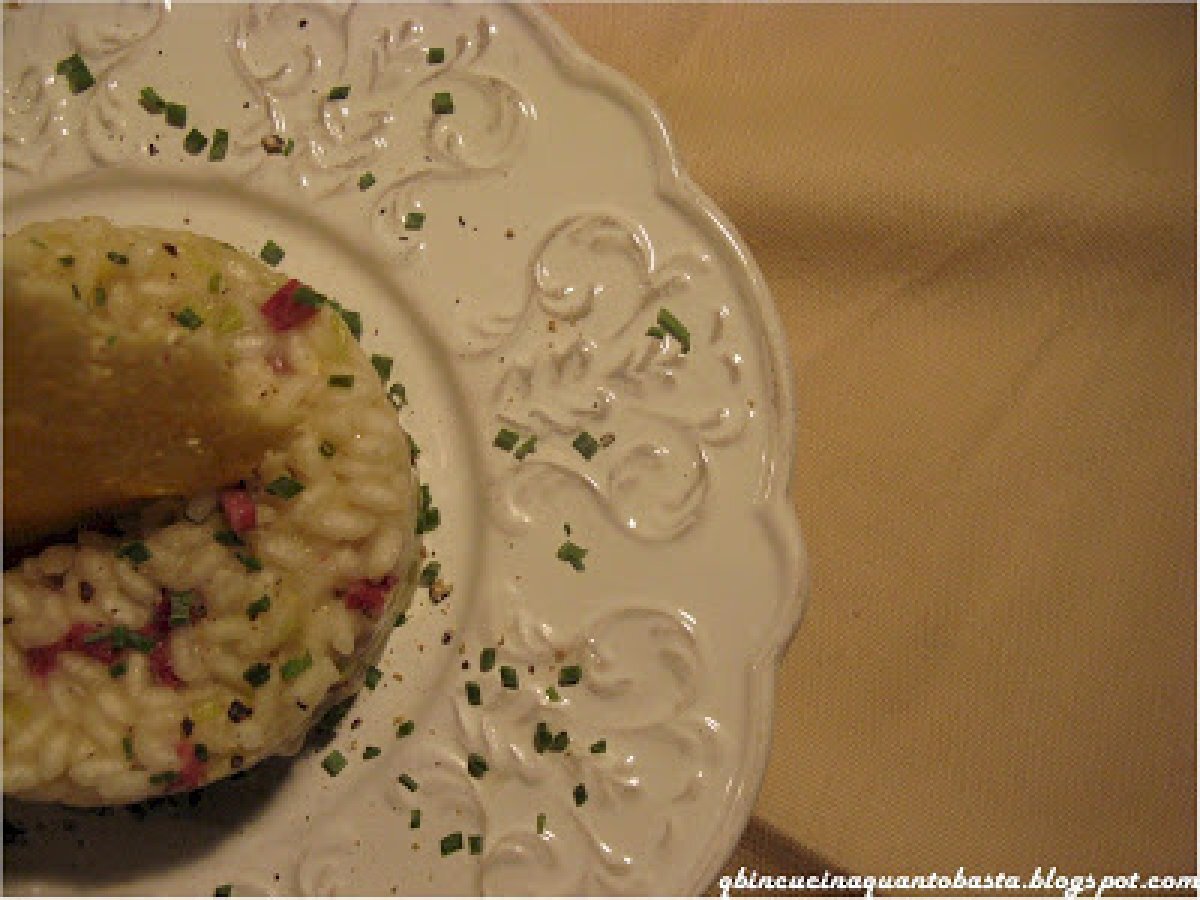 RISOTTO PORRI, SALAME DI CINGHIALE ED ERBA CIPOLLINA CON CIALDA DI PARMIGIANO - foto 2