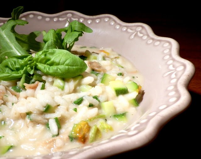 Risotto primaverile con zucchine, funghi, rucola e ...
