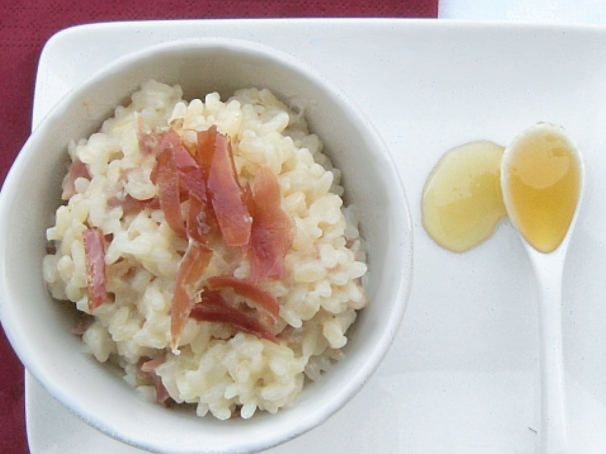 Risotto prosciutto crudo, caprino e miele di castagno