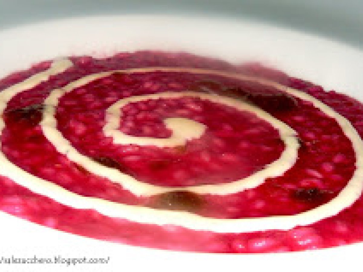 Risotto rape rosse, gorgonzola ed acciughe