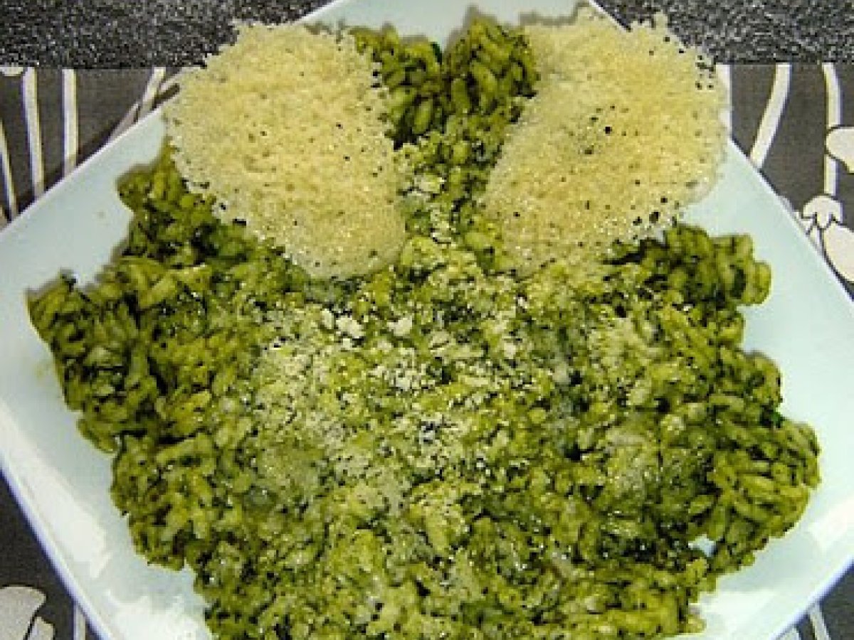 Risotto spinaci e brie con cialdine di parmigiano