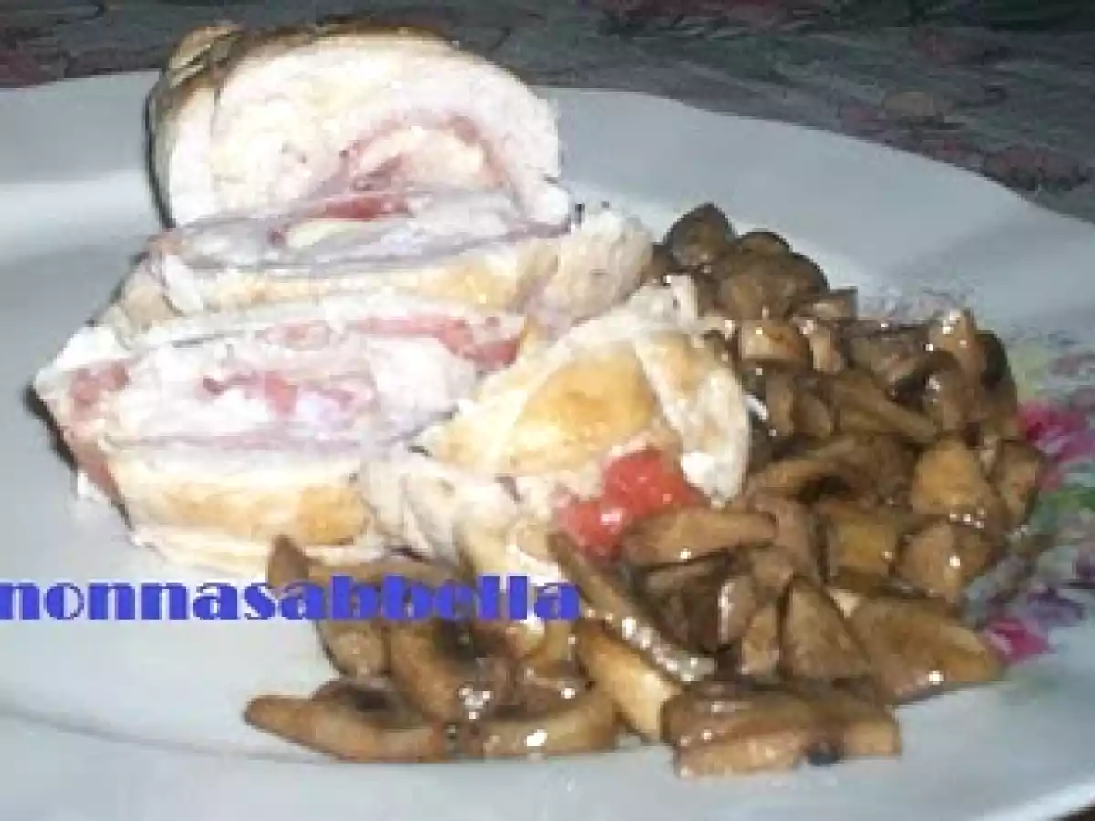 ROLLE' DI POLLO CON LONZA DI MAIALE E SCAMORZA AFFUMICATA