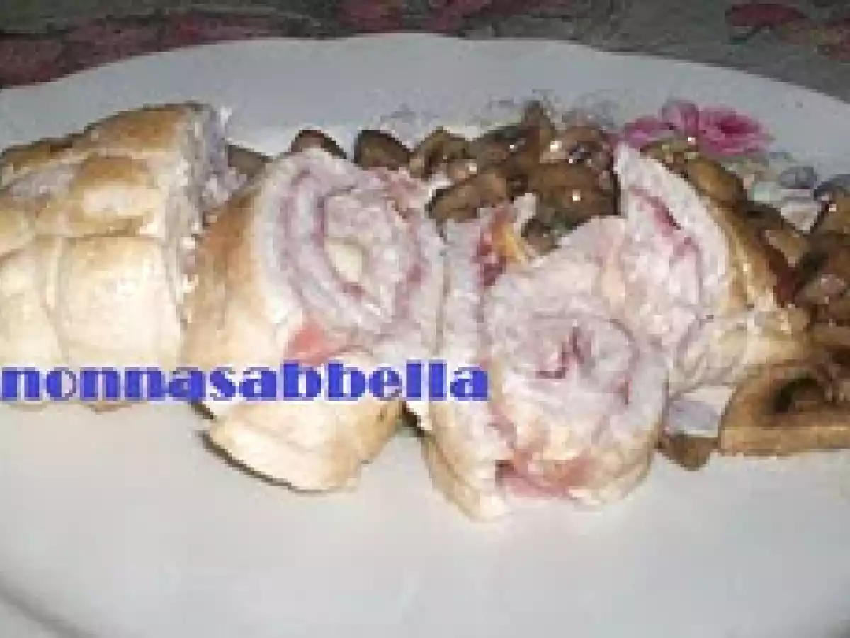 ROLLE' DI POLLO CON LONZA DI MAIALE E SCAMORZA AFFUMICATA - foto 2