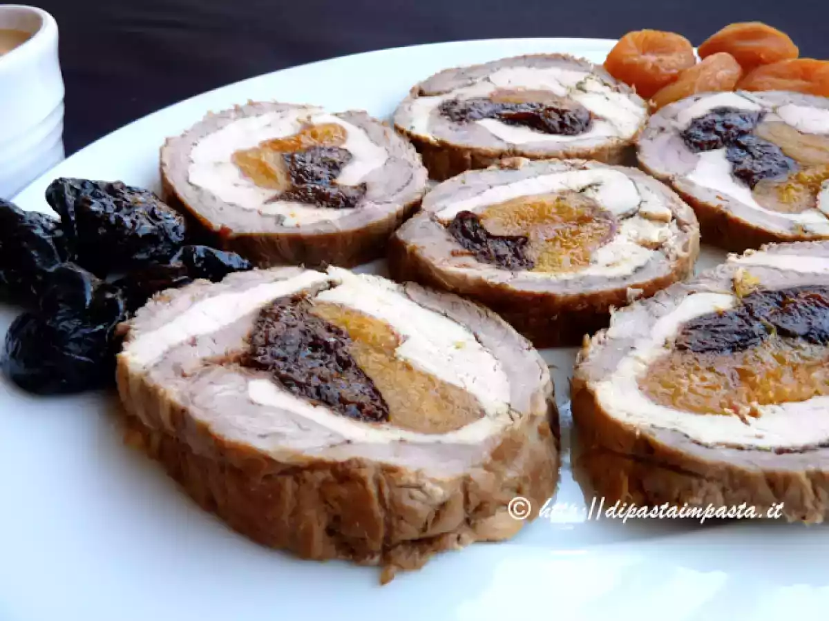 Rollè di vitello e pollo con albicocche e prugne secche - foto 2