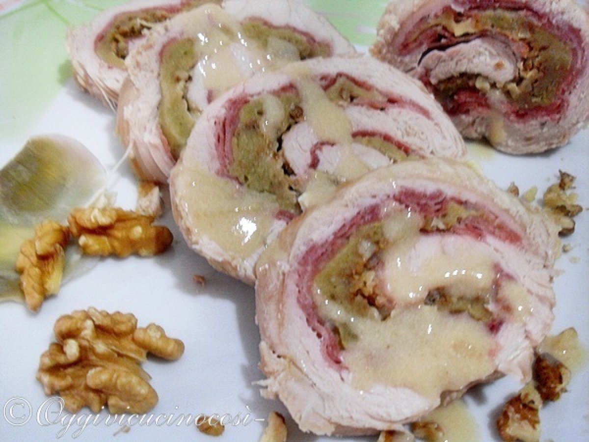 Rollè o rotolo di Tacchino ripieno con crema di carciofi e noci