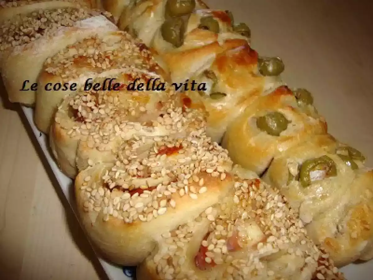 Rose di pane alle olive e al prosciutto